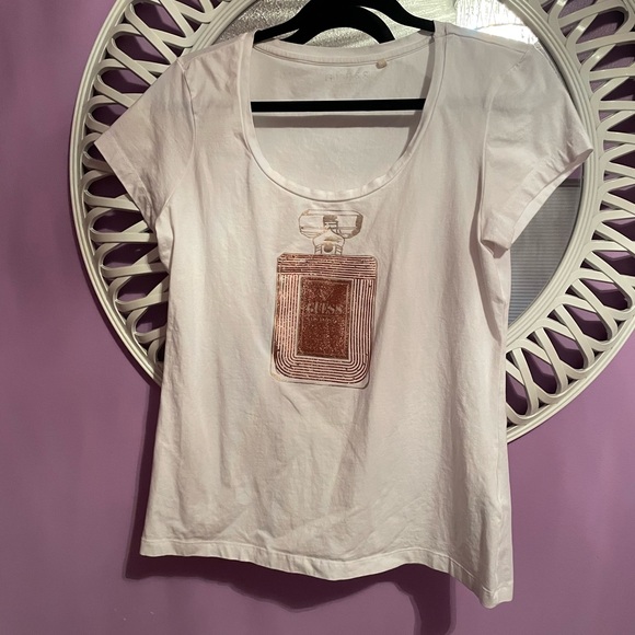 Woman’s Guess t shirt, NBW, Size XL - Picture 2 of 2